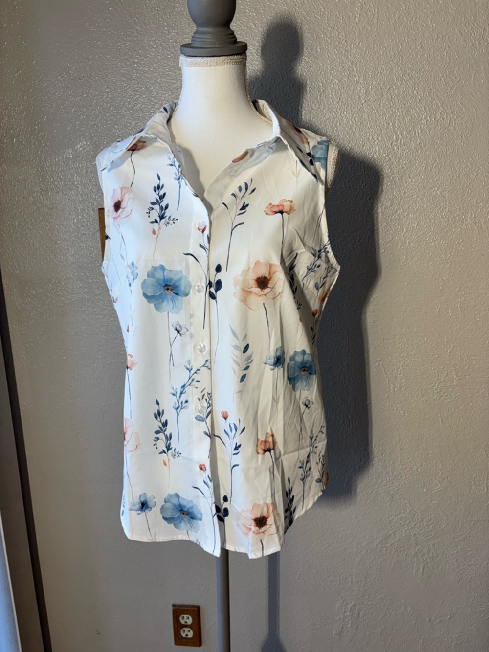 zeagoo White Sleeveless Button-Down Top with Blue & Peach Floral Print